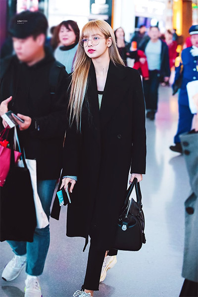5 Gaya Fashion Lisa BLACKPINK, Chic hingga Retro