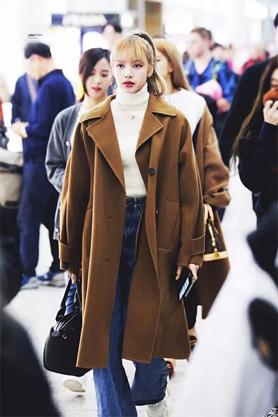 5 Gaya Fashion Lisa BLACKPINK, Chic hingga Retro
