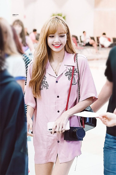 5 Gaya Fashion Lisa BLACKPINK, Chic hingga Retro
