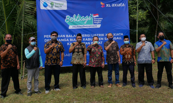 Karyawan XL Axiata Bangun Pembangkit Listrik dan Masjid Wakaf