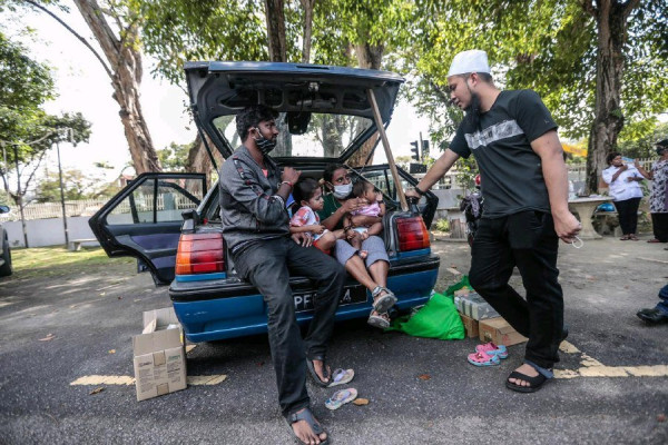 Tragedi Keluarga Tinggal di Proton Saga Tua Gegerkan Malaysia