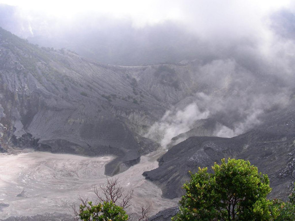 Lima Objek Wisata Paling Populer dan Unik di Jawa Barat