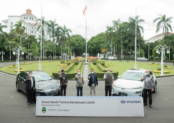Keren, Ridwan Kamil Beli Tiga Mobil Listrik Buat Jawa Barat