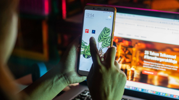 Mola TV Kini Ada di Telkomsel MAXstream, Harga Mulai Rp79.000