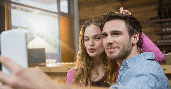 Teman Tidak Suka Kamu Punya Pacar? Ini Cara Mengatasinya
