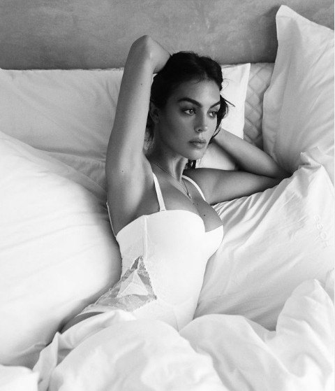 Georgina Rodriguez Tersenyum Manis Saat Bangun Tidur, Netizen: Kirain Sophia Latjuba