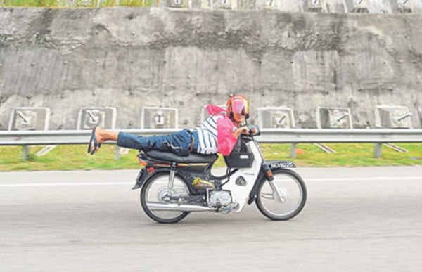 Cerdas, Malaysia Berencana Hanya Izinkan ABG Naik Motor 70 CC.