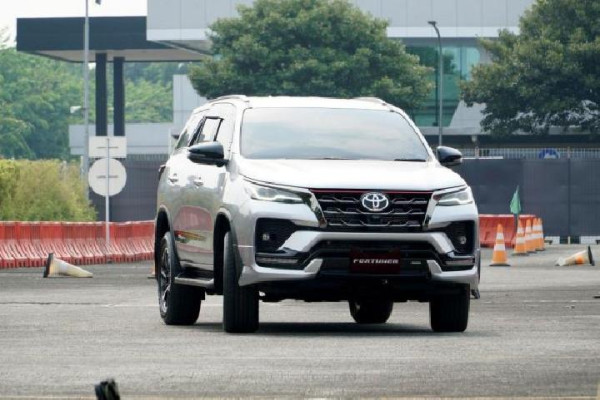 Toyota Fortuner Facelift Baru Mengaspal di India, Versi Legender Bikin Ngiler