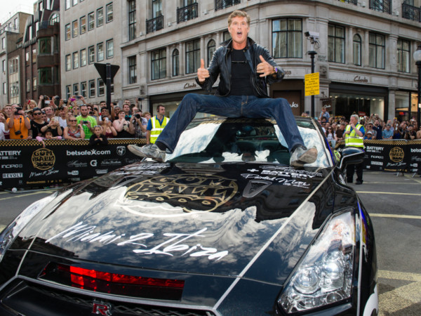 Buruan, David Hasselhoff Lelang Mobil KITT Milik Pribadi