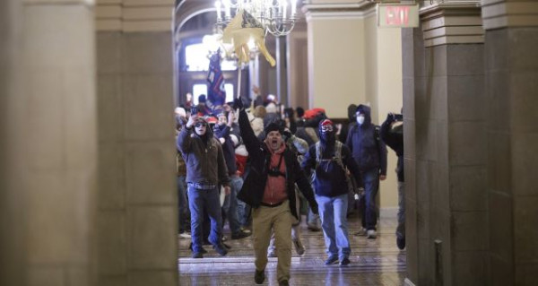 Demokrat Tuntut Trump Segera Dipecat atau Diusir dari Gedung Putih