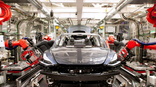 Tesla Model 3, Mobil Listrik yang Hampir Bikin Elon Musk Jatuh Miskin