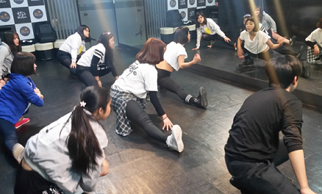 Perubahan Standar Kontrak Trainee Idol dengan Agensi, dari Urusan Pacaran hingga Kesehatan Mental