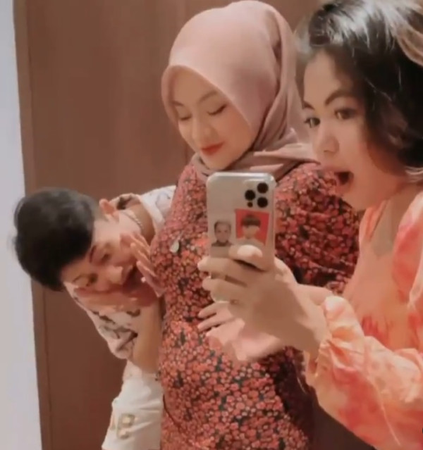 Nathalie Holscher Pamer Perut Buncit, Netizen: Sehat-sehat ya Bumil