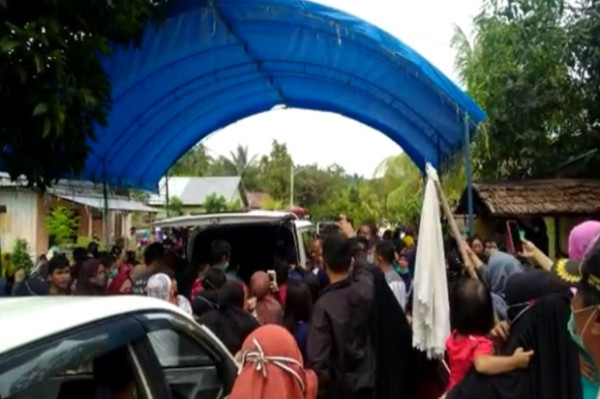 Jenazah Positif COVID-19 Direbut Paksa dan Dimandikan oleh Keluarga