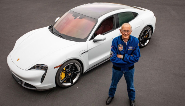 Porsche Rayakan Kiprah 50 Tahun Mobil Listrik Penjelajah Bulan