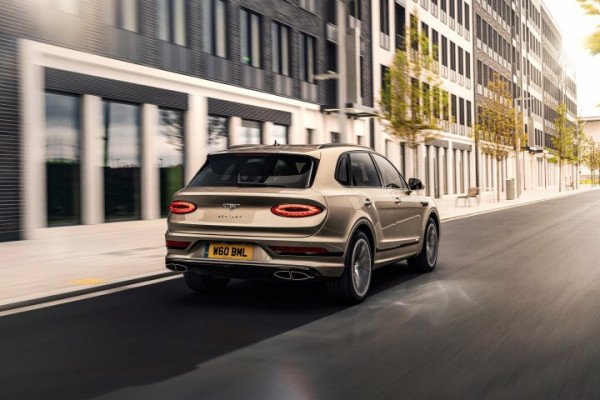 Bentley Bentayga Hybrid Bisa Tempuh 863 Kilometer Sekali Jalan