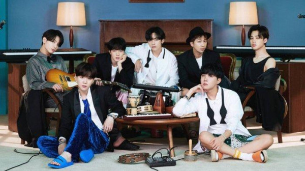 NIve Minta Maaf pada V BTS Terkait Kontroversi Penciptaan Lagu 'Blue & Grey'