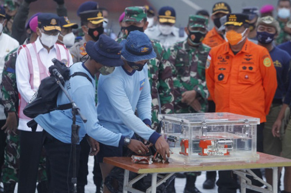 Penampakan Black Box Sriwijaya Air SJ-182 yang Jatuh di Kepulauan Seribu