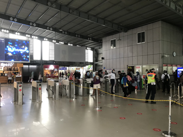 PPKM Hari Kedua, Begini Suasana Stasiun Tanah Abang