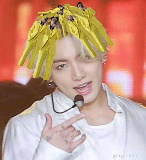 11 Meme Kocak V BTS dengan Jas Kuning Mentereng