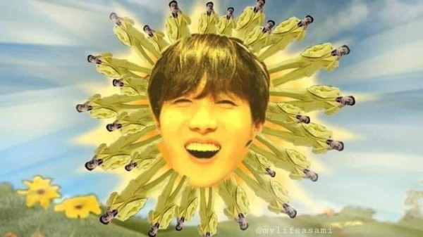 11 Meme Kocak V BTS dengan Jas Kuning Mentereng