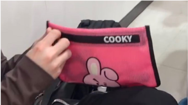 Inilah Daftar Merek Produk yang Ada dalam Pouch Jungkook, Termasuk Parfum yang Dipakai Suga