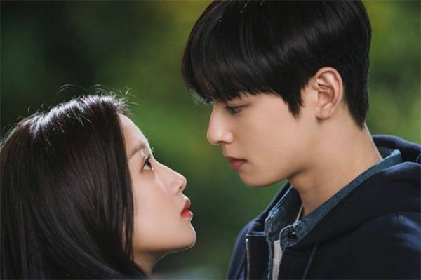 Makin Ngetop, Ini Estimasi Kekayaan Cha Eun-Woo dan Caranya Membelanjakan Uang