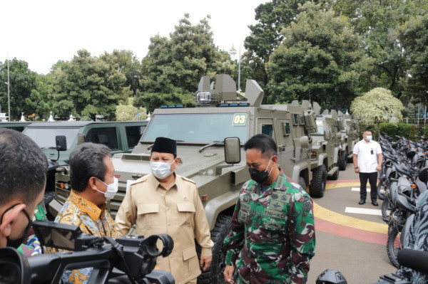 Perkuat Alutsista 3 Matra, Menhan Serahkan Rantis Canggih J-Force ke TNI
