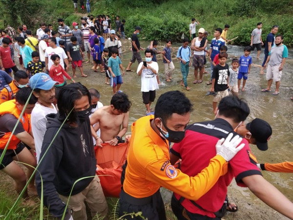 Jatuh dari Pohon saat Nonton Mancing, Dua Warga Jonggol Tewas di Sungai Cikarang