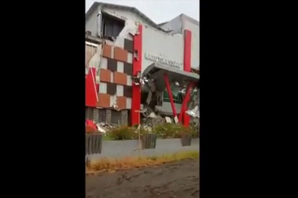 Mal Matos dan Perkantoran di Mamuju Rusak Berat Akibat Gempa Majene 6,2 SR