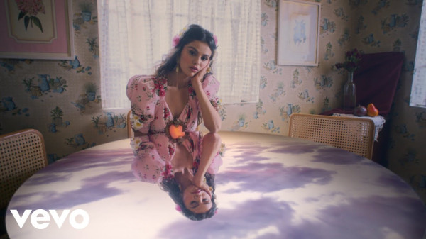 Makna Lagu Terbaru Selena Gomez 'De Una Vez', Mars untuk yang Mau Sembuh dari Patah hati