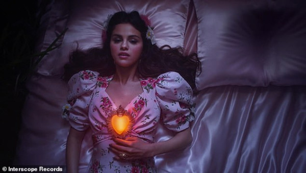 Makna Lagu Terbaru Selena Gomez 'De Una Vez', Mars untuk yang Mau Sembuh dari Patah hati