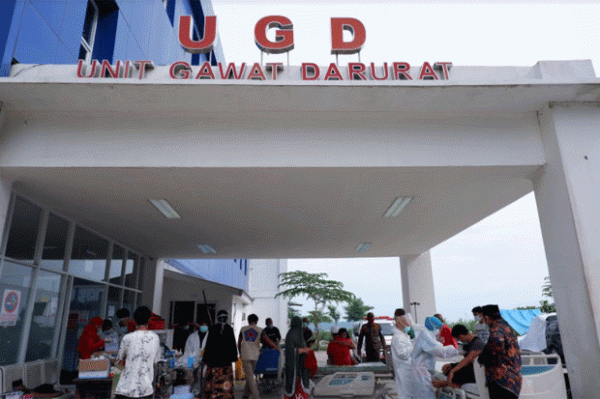 Begini Kondisi Pasien Dirawat di Tenda Darurat Halaman RS Regional Sulbar