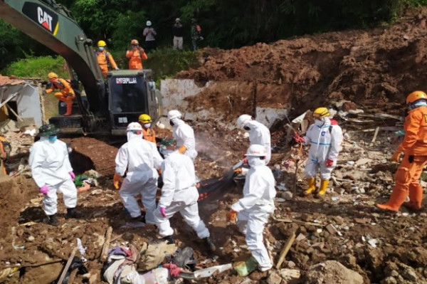 Diduga Sekeluarga, 4 Korban Tertimbun Longsor Sumedang Ditemukan Dalam Rumah