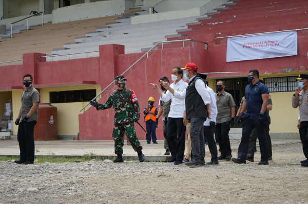 Presiden Jokowi Tinjau Pengungsian Korban Gempa di Stadion Manakarra