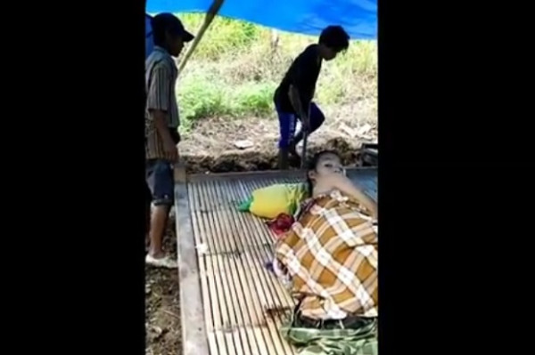 Dramatis Detik-detik Ibu Hamil korban Gempa Majene Melahirkan di Tenda Darurat dengan Alat Seadanya