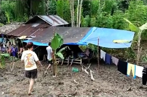 Dramatis Detik-detik Ibu Hamil korban Gempa Majene Melahirkan di Tenda Darurat dengan Alat Seadanya