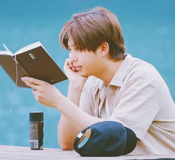 6 Hal dari V Live RM BTS: dari Skor Tes Bahasa Inggris, Rencana 2021, serta Para Member