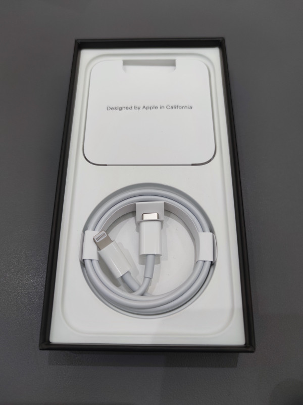 Membandingkan Kotak iPhone 12 Pro dan Galaxy S21+