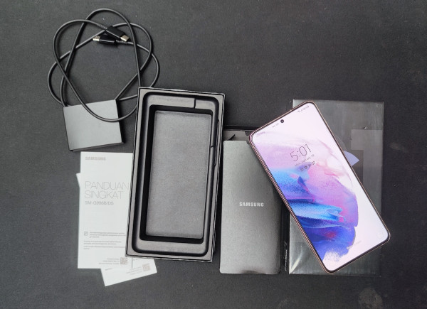 Membandingkan Kotak iPhone 12 Pro dan Galaxy S21+