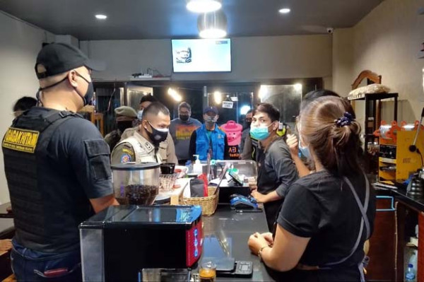 Buka Hingga Pukul 20.00 WIB, 3 Kedai Kopi di Serpong Utara Disegel Satpol PP