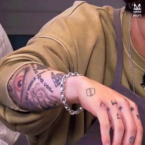 13 Tato Jungkook BTS dan Maknanya