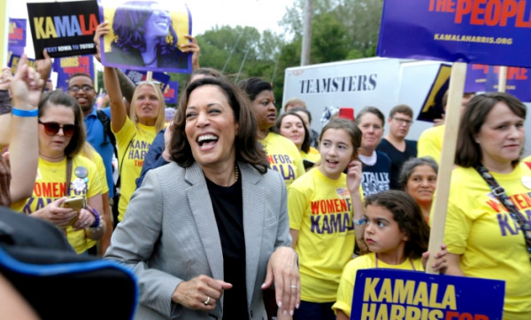 Dua Fakta yang Bikin ARMY Menduga Wapres AS Kamala Harris adalah Penggemar BTS