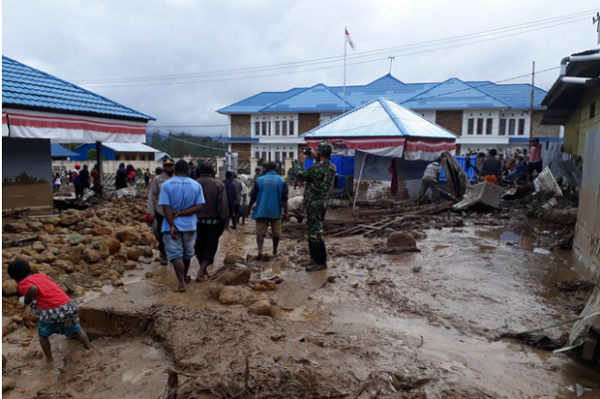 Banjir Bandang Hanyutkan 3 Rumah Warga di Paniai