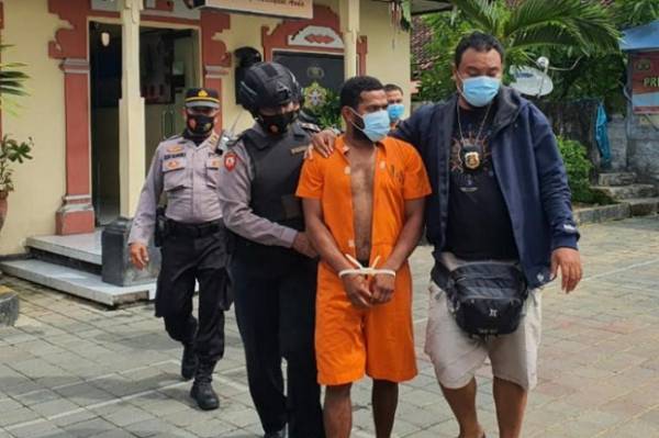 Bule Cantik Adriana Dibunuh, Pukulan Sapu Dibalas Tikaman Pisau