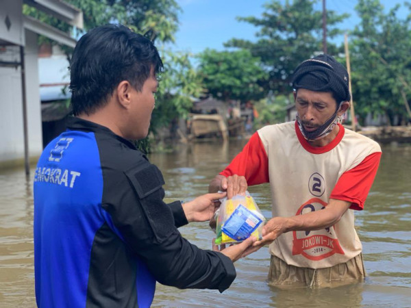 Demokrat Bantu Korban Banjir Berkaus Jokowi, Politikus PKS: Keren....
