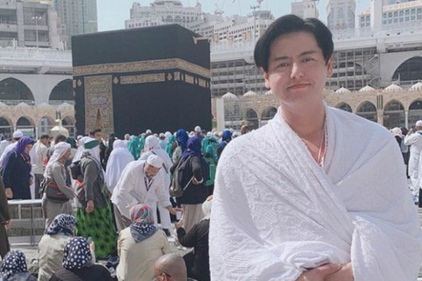 Seperti Ari Wibowo, Sejumlah Artis Ini Mantap Pindah Agama