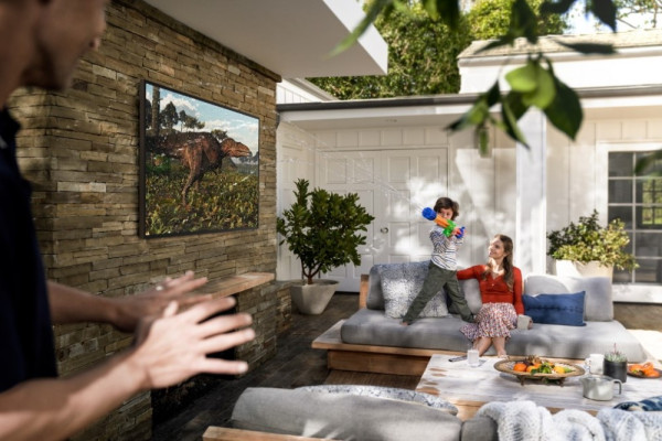 Ini Fitur dan Harga The Terrace, Smart TV 4K Samsung untuk Luar Ruangan