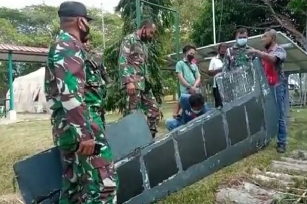 Heboh Penemuan Sayap Pesawat di Bibir Pantai Teluk Putri Bintan