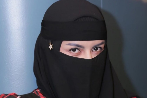 5 Artis Ini Rela Tinggalkan Popularitas Usai Hijrah